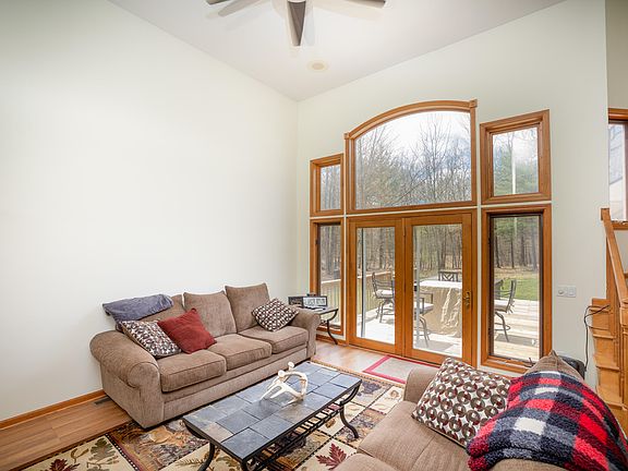 5th image of 15200 Oakwood Dr