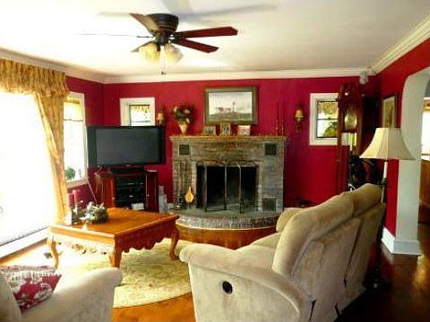 2nd image of 41 Old Northport Rd