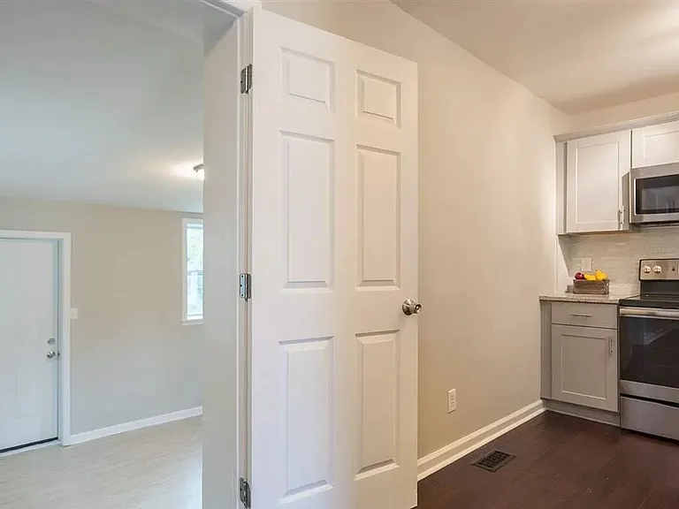 709 Glenbrook Dr — Photo 7