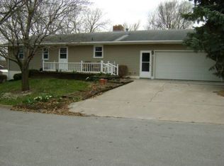 811 11th St, Kalona, IA 52247