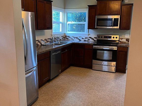 5th image of 5907 NE 107th Ave