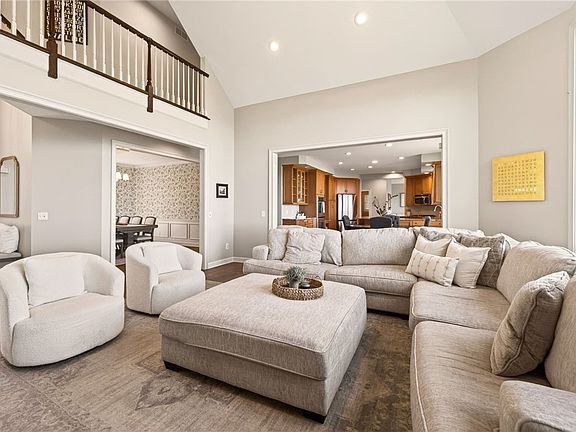 3rd image of 788 Admiralty Way