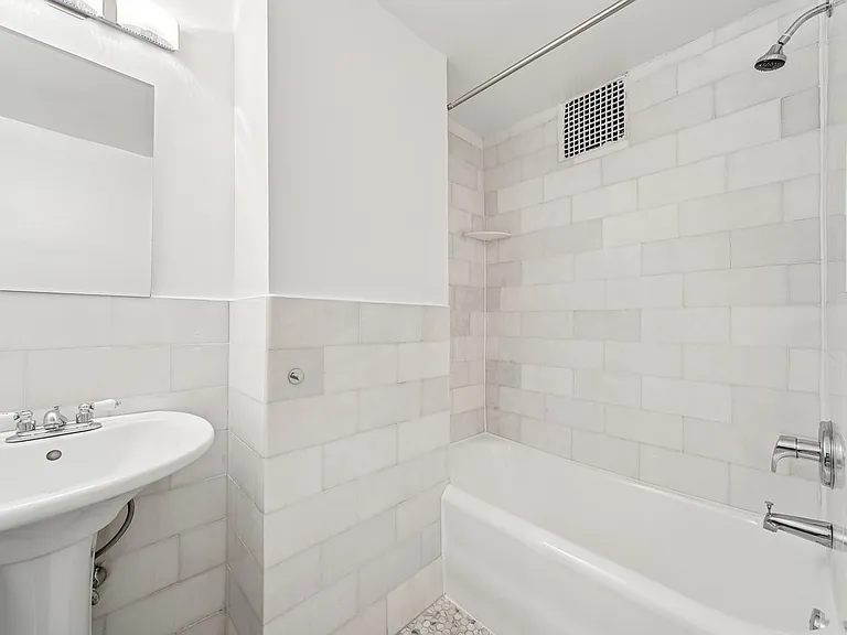 160 W 71st St #11U — Photo 18