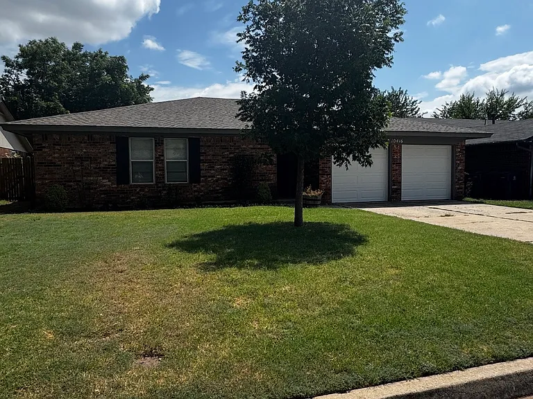 10416 Dover Dr — Photo 1