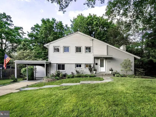1110 Waynewood Blvd, Alexandria, VA 22308