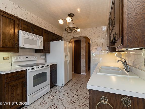 5th image of 7201 N Lincoln Ave APT 407