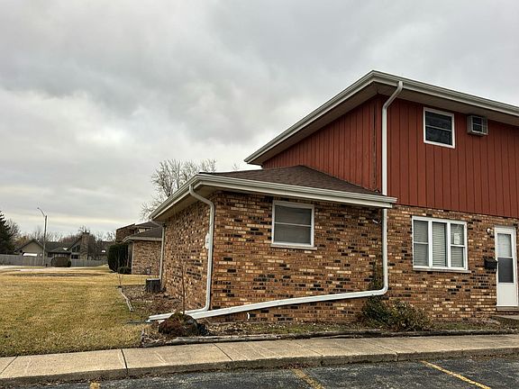 3rd image of 1223 Town Crest Dr