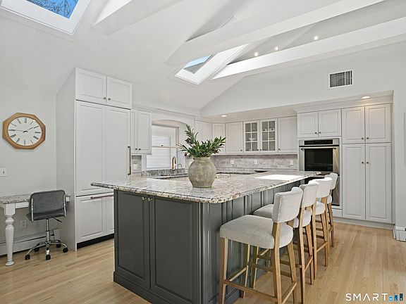 3rd image of 10 Reimer Road