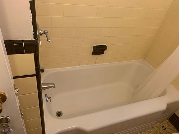 5th image of 262 Gano St #1