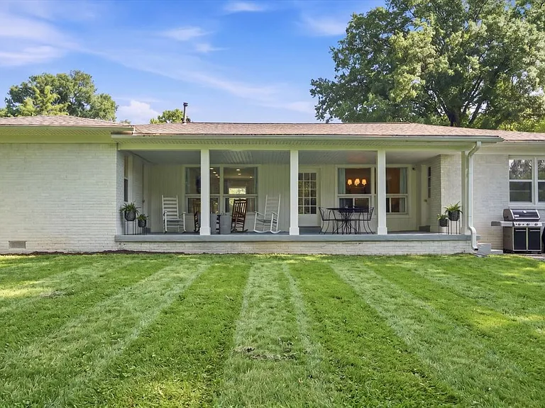 4665 Park Ave — Photo 24