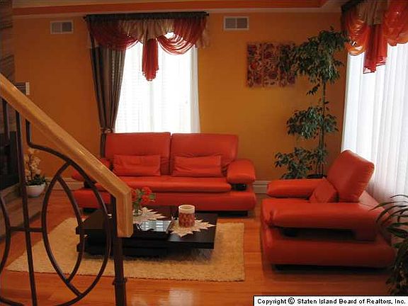 5th image of 12 Alderwood Pl