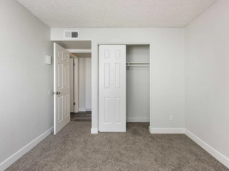 Camelback Cove Apartments — Photo 13