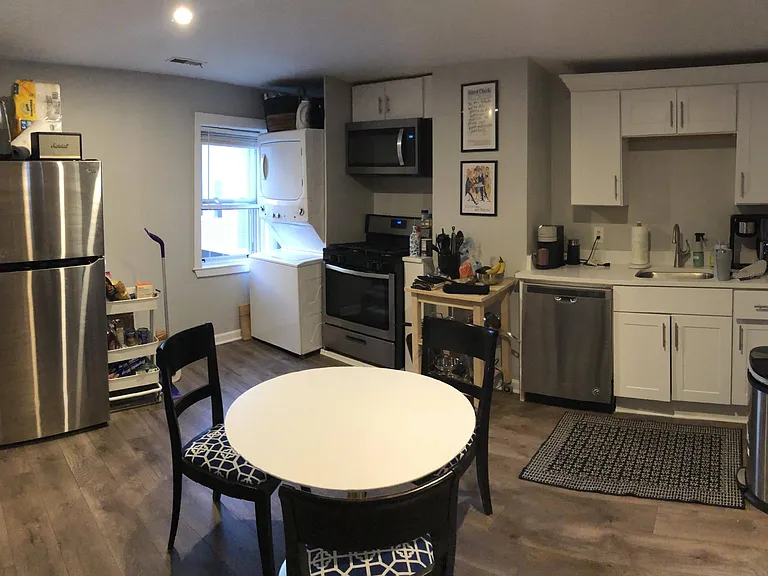 239 E St #2 — Photo 4
