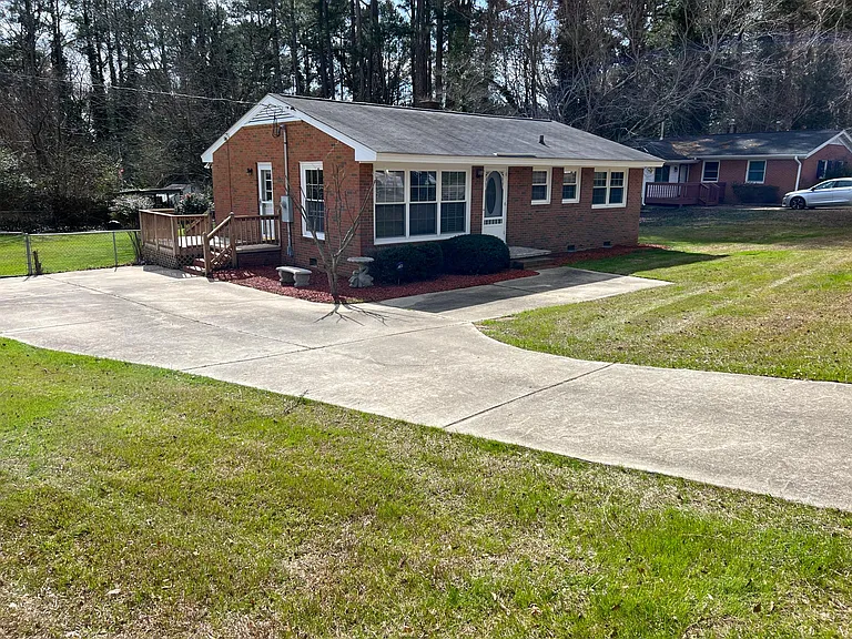 610 Wakeland Dr — Photo 1