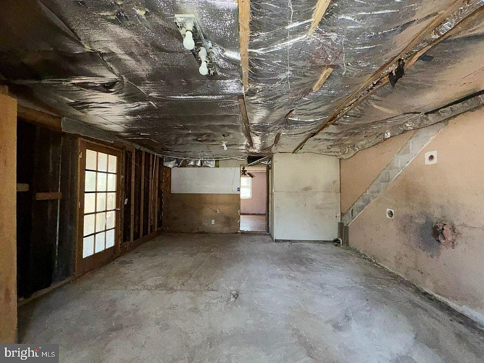 16th image of 1709 Emerson Ave