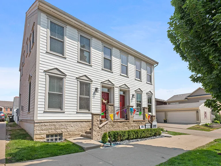 1327 Foster Rd — Photo 45