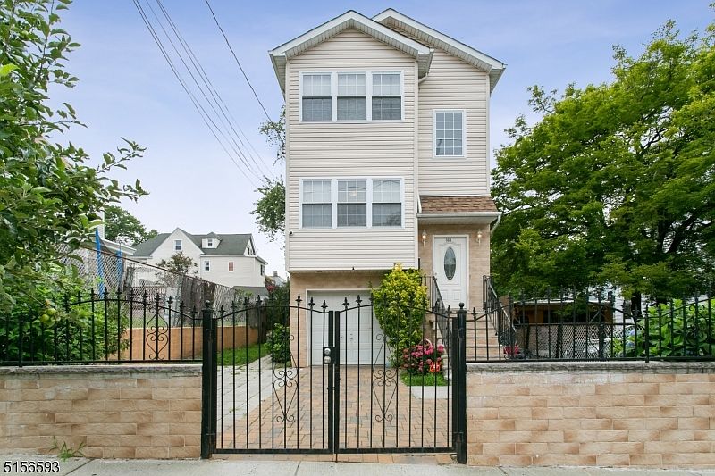 1st image of 553 E 26Th St