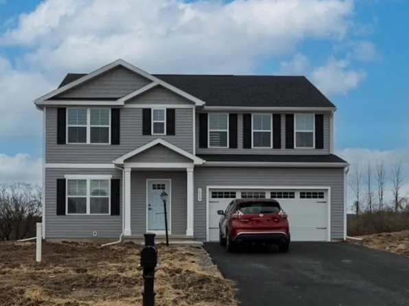 1579 Meadowbrook Ln, Farmington, NY 14425