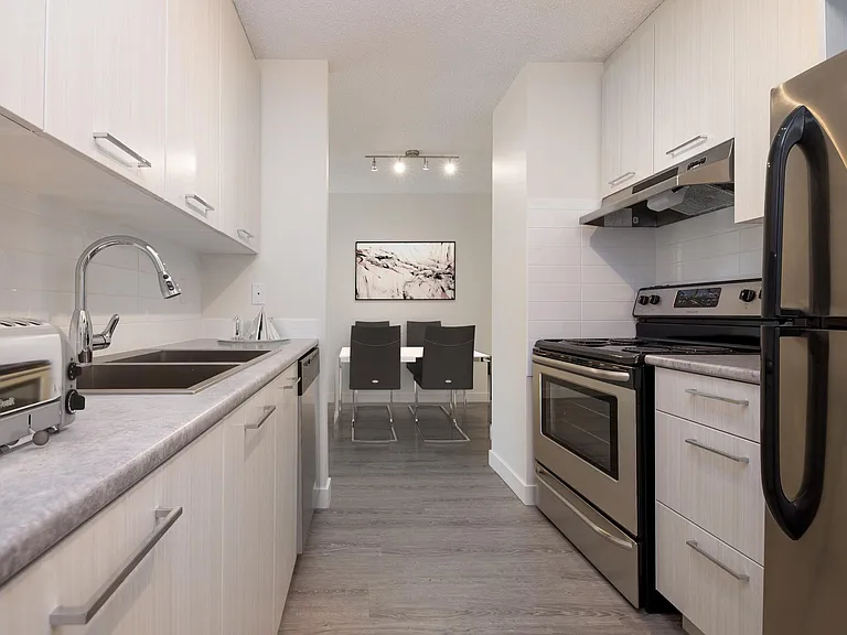 104 Parke Ave — Photo 1