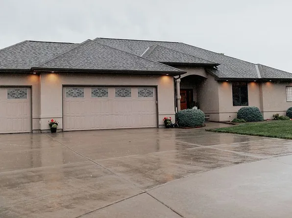 160 W Sloup Dr, Wahoo, NE 68066