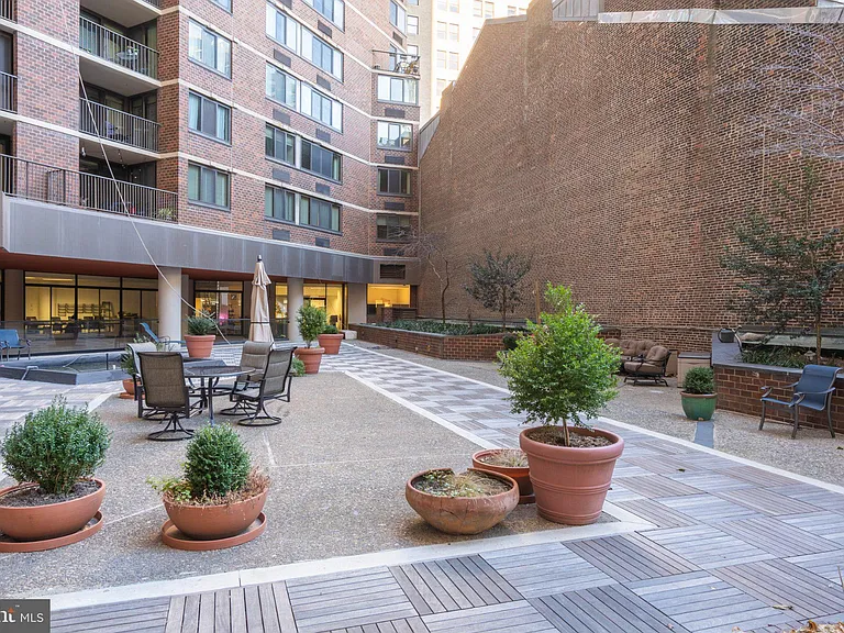 1420 Locust St #15B — Photo 13