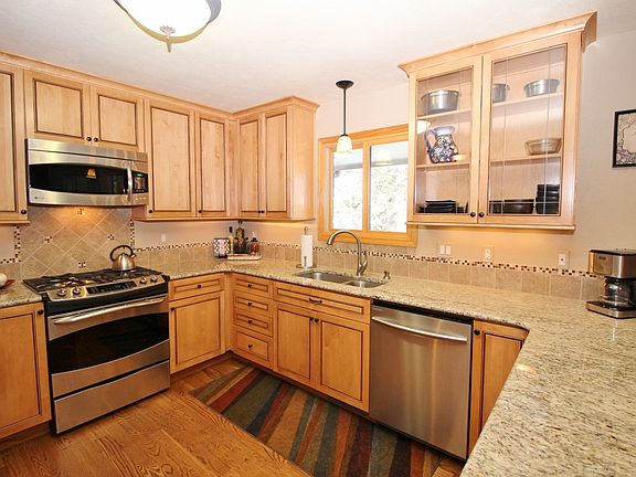 4th image of 818 Blue Spruce St