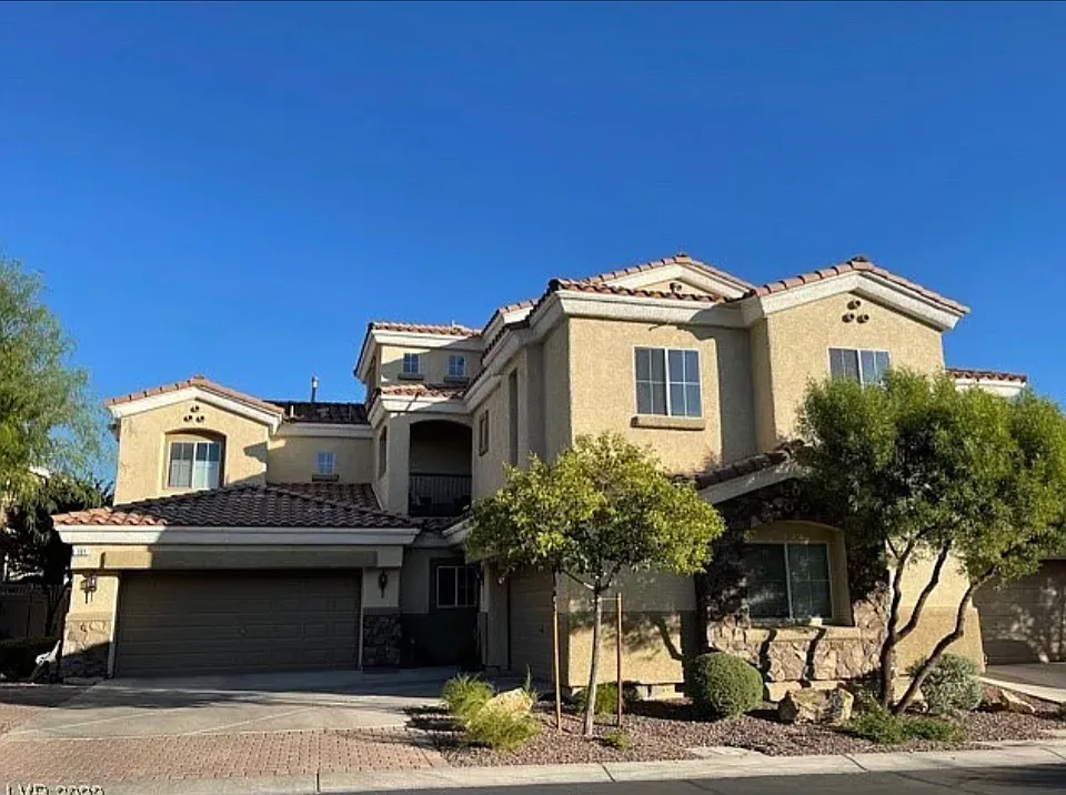 3 bed, 2.5 bath, 1695 sqft, $2,416 — Photo 3