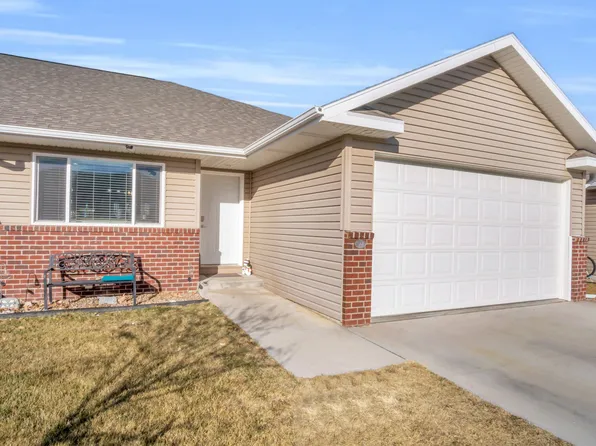1304 Macy Ln, Kearney, NE 68845