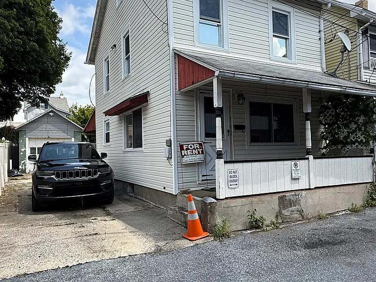 1153 Railroad St — Photo 1
