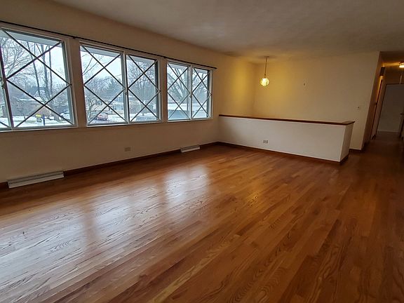 3rd image of 29 Robin Hill Dr