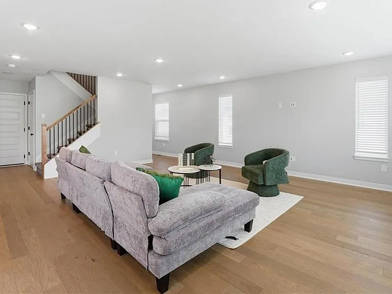 707 Glenn Cir — Photo 14