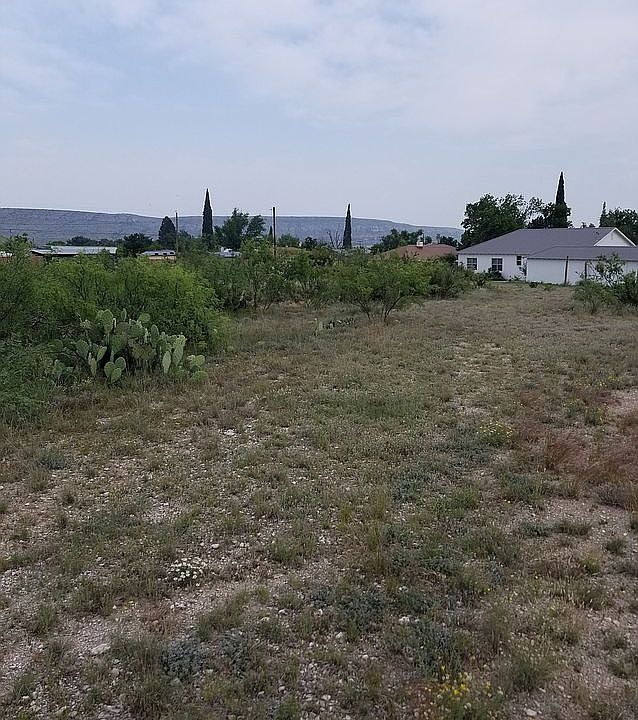 2nd image of 115 E Kerr Ave
