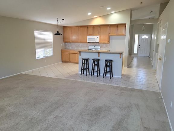 3rd image of 37308 Jerome Ln