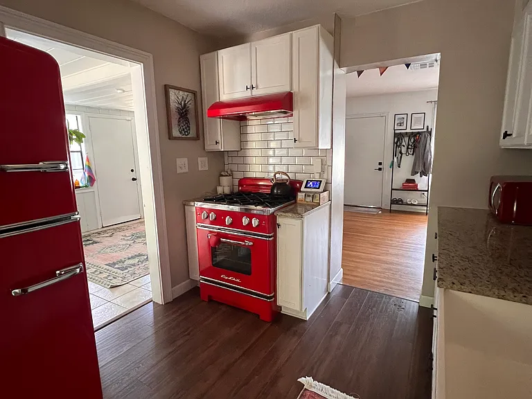 1663 Knollwood Cir — Photo 17