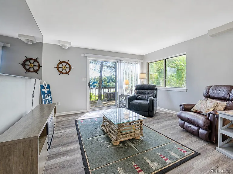 4165 Highcrest Dr — Photo 18