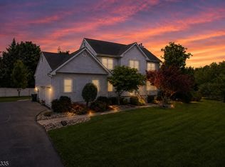 33 Hughey Ln, Hillsborough Twp., NJ 08844