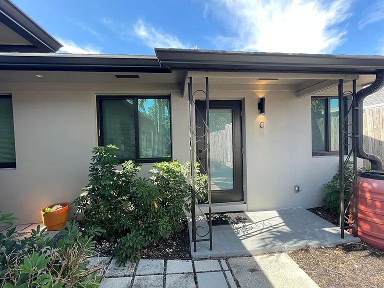 927 N L St — Photo 1