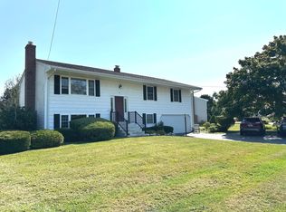 206 Seneca Dr, Groton, CT 06340