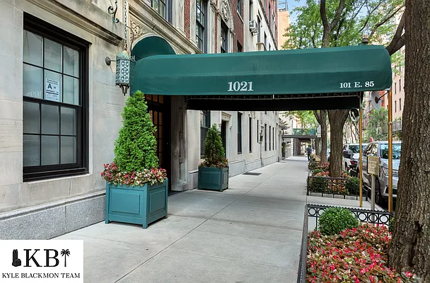 Sold by Compass | media 17