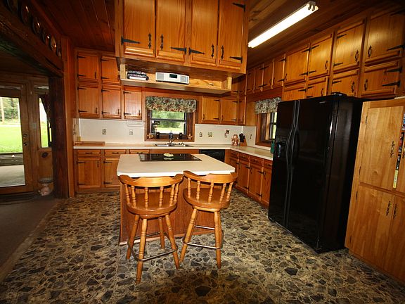 3rd image of 608 Parker Dr