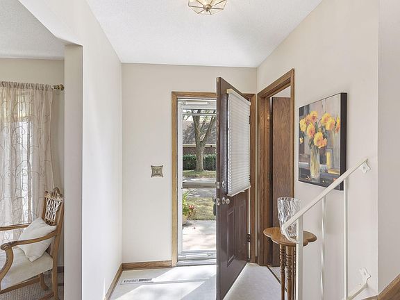 5th image of 42 Somerset Dr #42