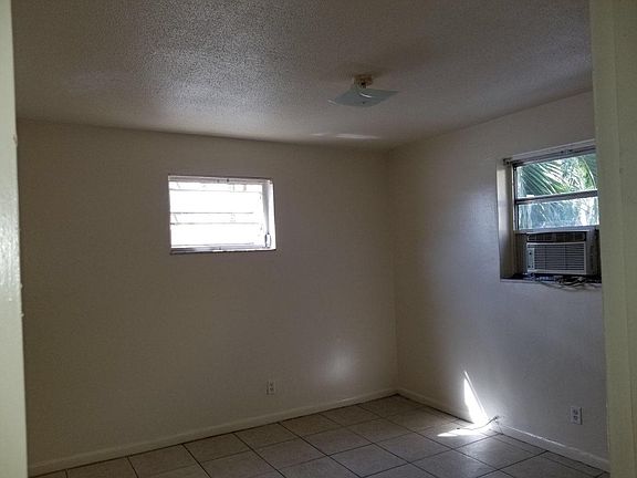 4th image of 1200 Blue Heron Blvd W APT 5