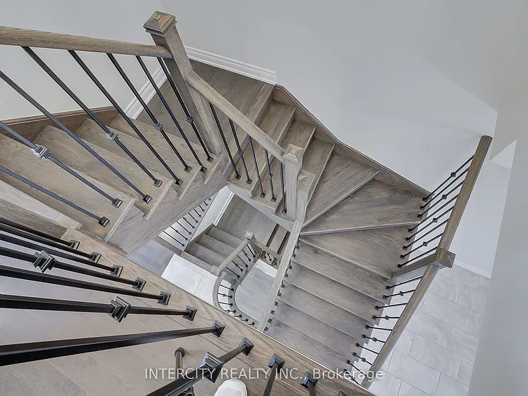 7 Adaskin Ave — Photo 31