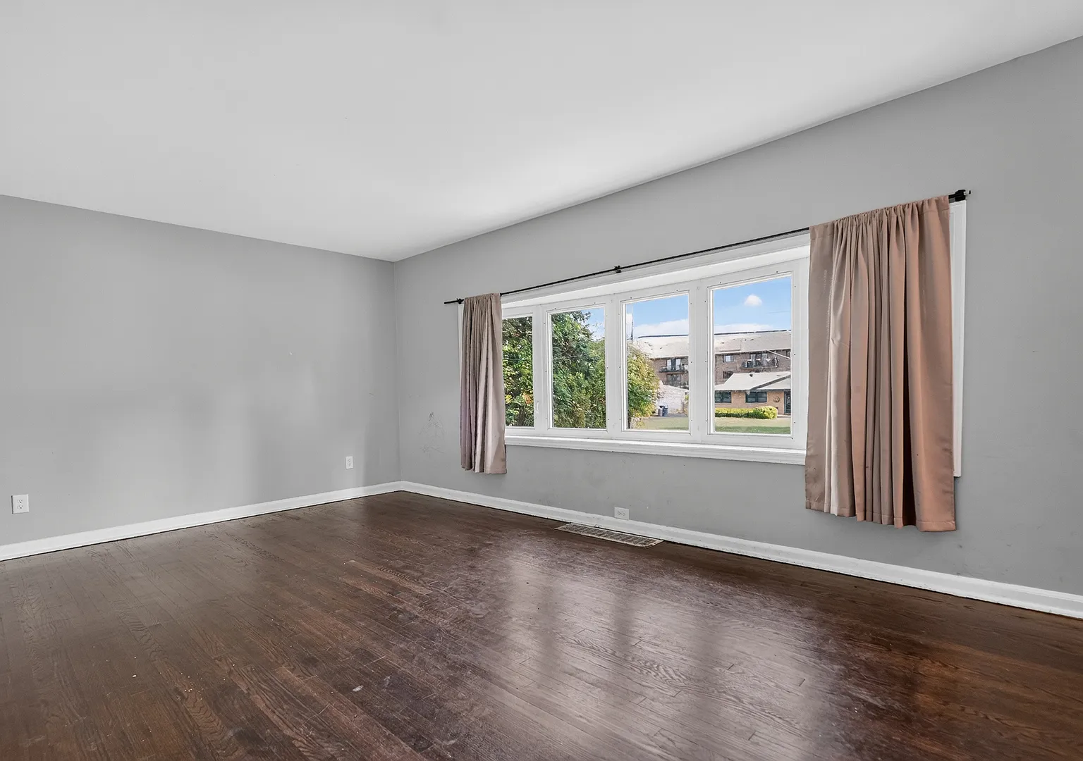 4 bed, 1664 sqft, $3,300 — Photo 3