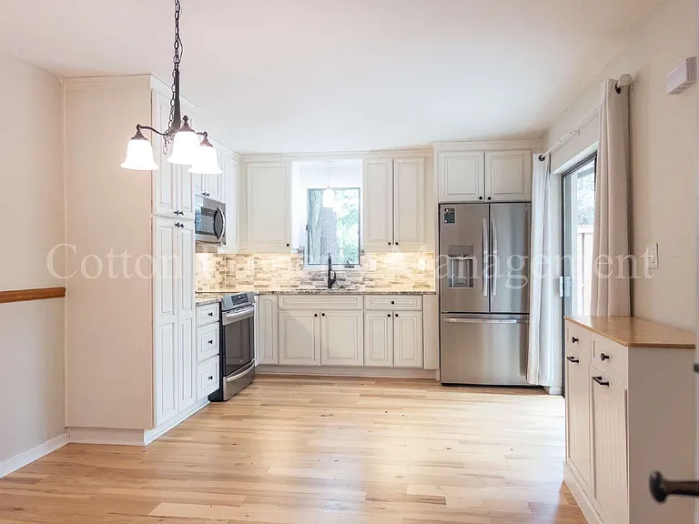 2030 Albert Cir — Photo 10
