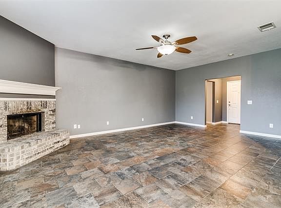 5th image of 1035 Hall Dr
