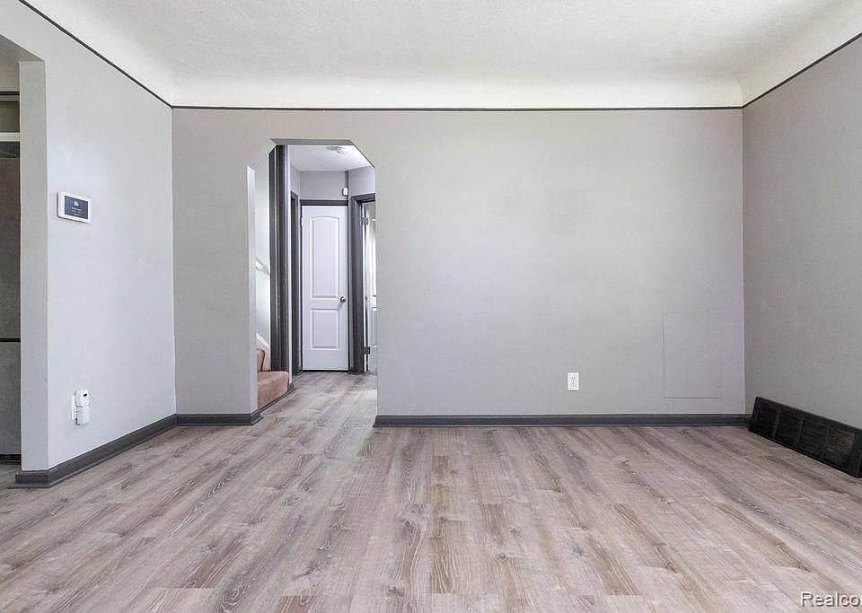 2043 Mill St, photo 3