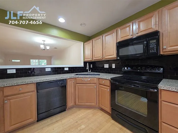 360 Tidmarsh Ct — Photo 6