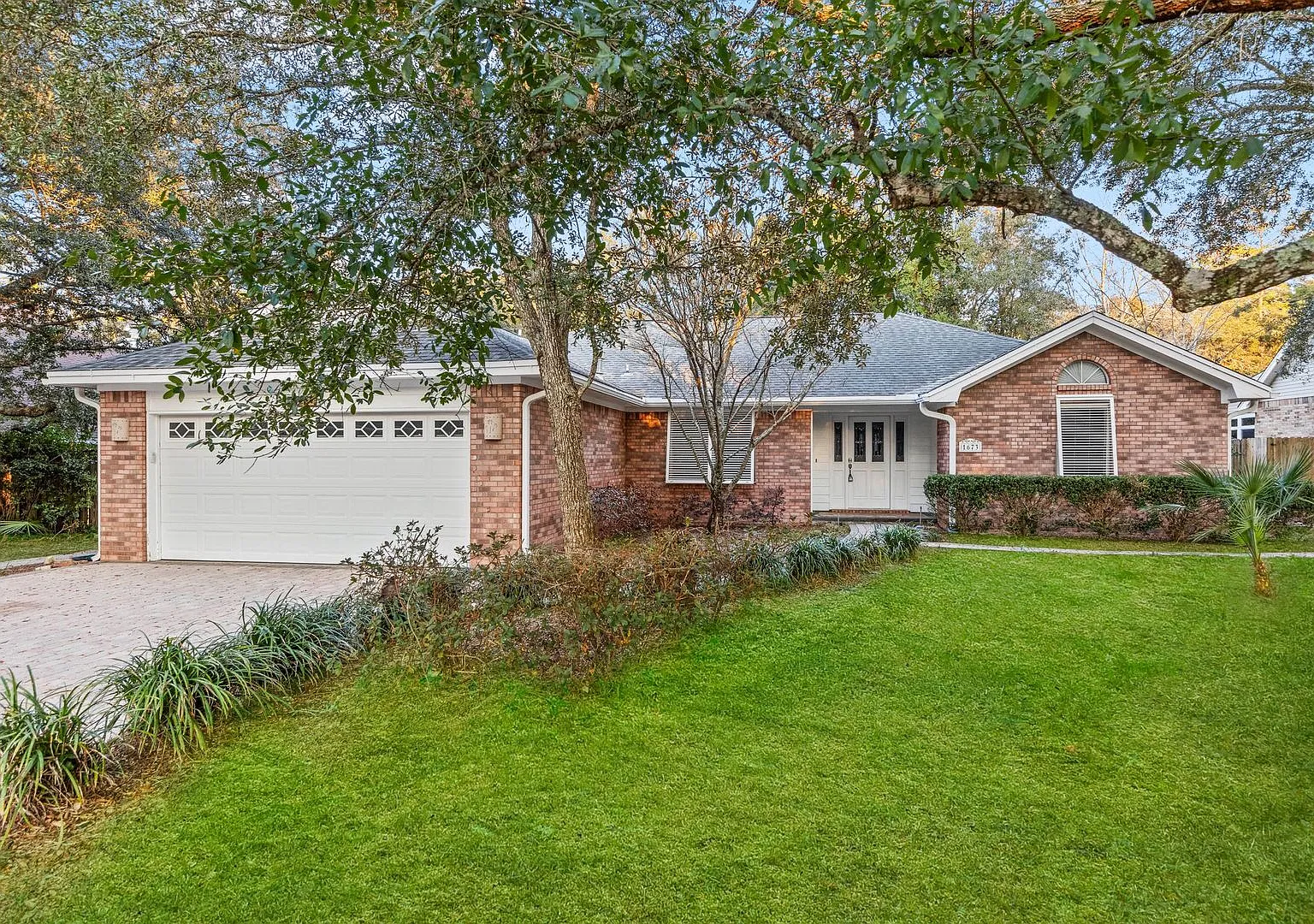 Spacious Parkwood Estates Home with Flexible Florida Room — Photo 1