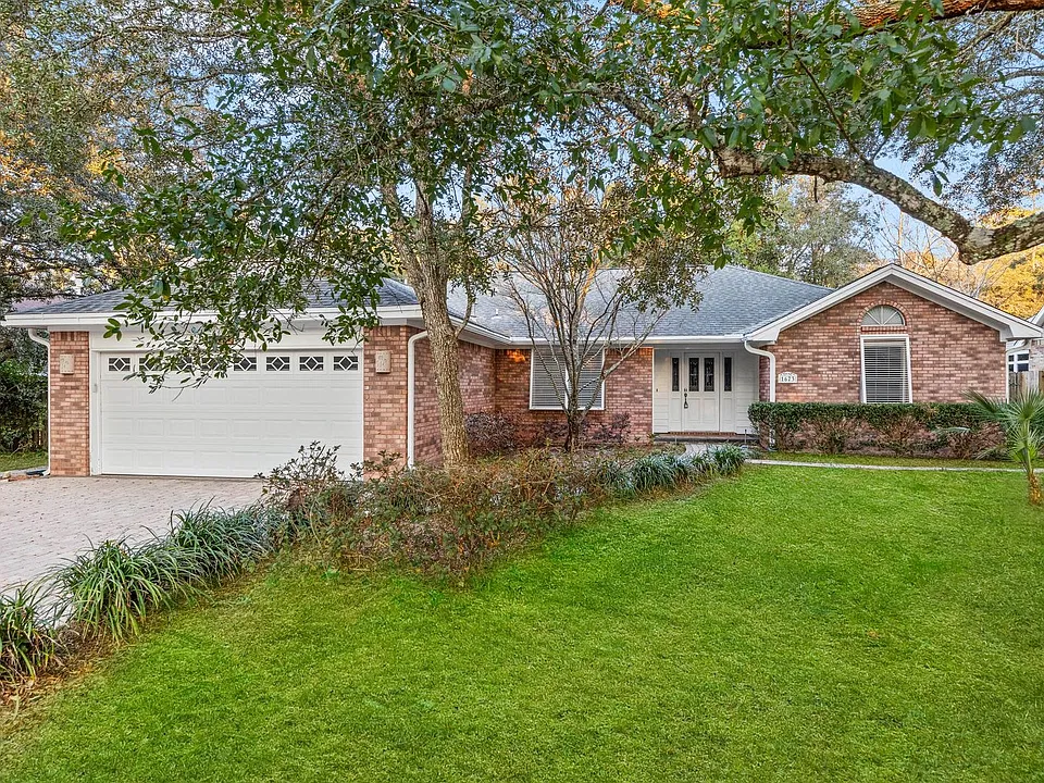 1673 Parkside Cir